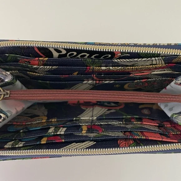 Sakroots Large zip Wallet - Picture 9 of 10